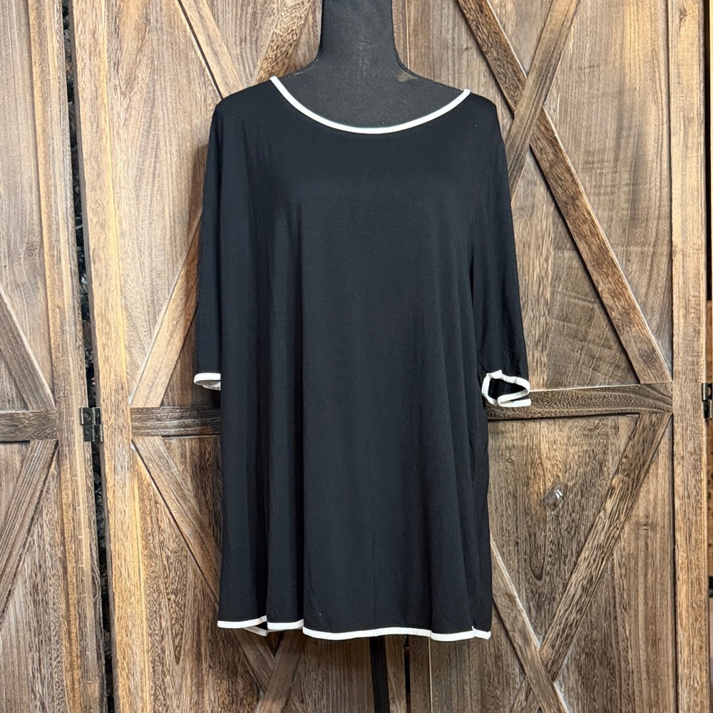 Cable & Gauge Classic Black Woman's plus size Top with White Trim